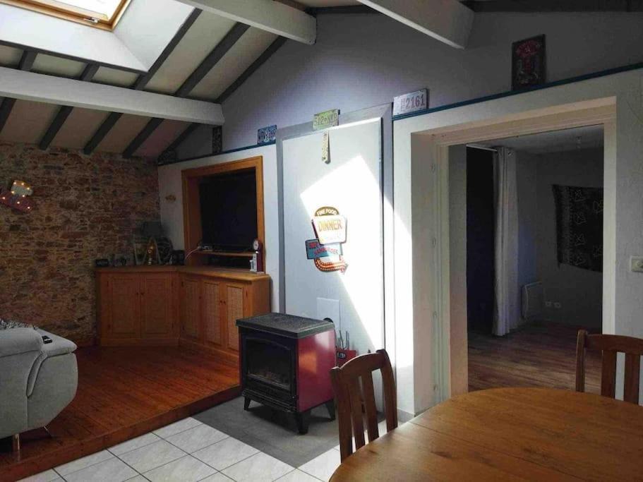 Charmante Maison Atypique En Village Saint-Colombin Exterior foto